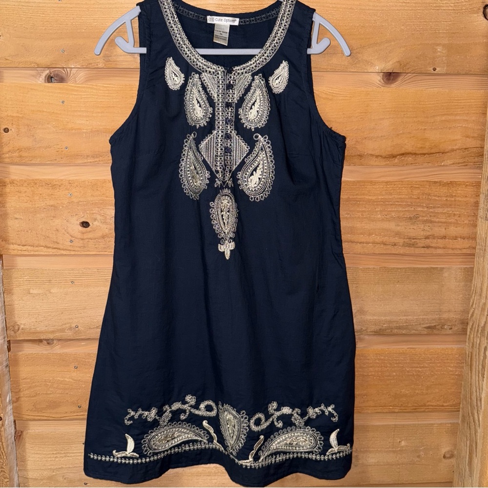Blue Embroidered & Embellished Sleeveless Sundress size Medium Cute Options